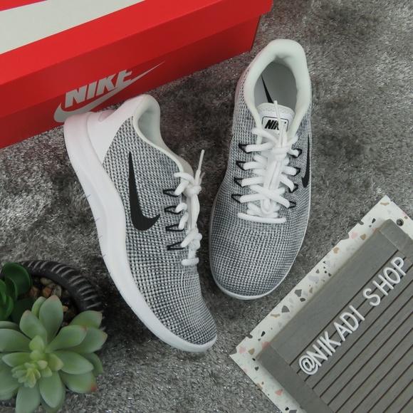 Nike Shoes - Nike Flex Sneakers